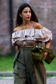 Bettina Looney, bag, beige top, khaki pants, pleated pants, off shoulder top, pump, ruffles, ruffles top, suede bag, gold earrings, fashion week, frenchystyle, FW, jonathan paciullo, street style, MFW, MILAN, SPRING SUMMER 2022, SS 22, vertical, atmosphere details, detail
