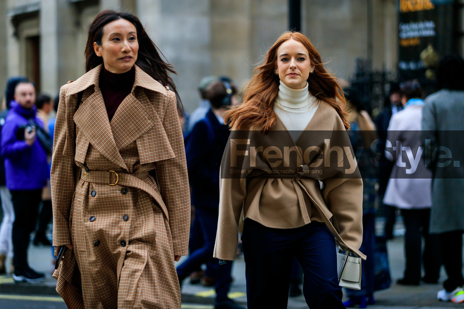 beige coat, beige jacket, leather bag, navy pants, trench coat, trousers, turtleneck sweater, white bag, white sweater, LONDON, LFW, fashion week, frenchystyle, FW, jonathan paciullo, street style, AUTUMN WINTER 2019-2020, AW 19-20, FW 19-20, FALL WINTER 2019-2020, horizontal, atmosphere details, detail