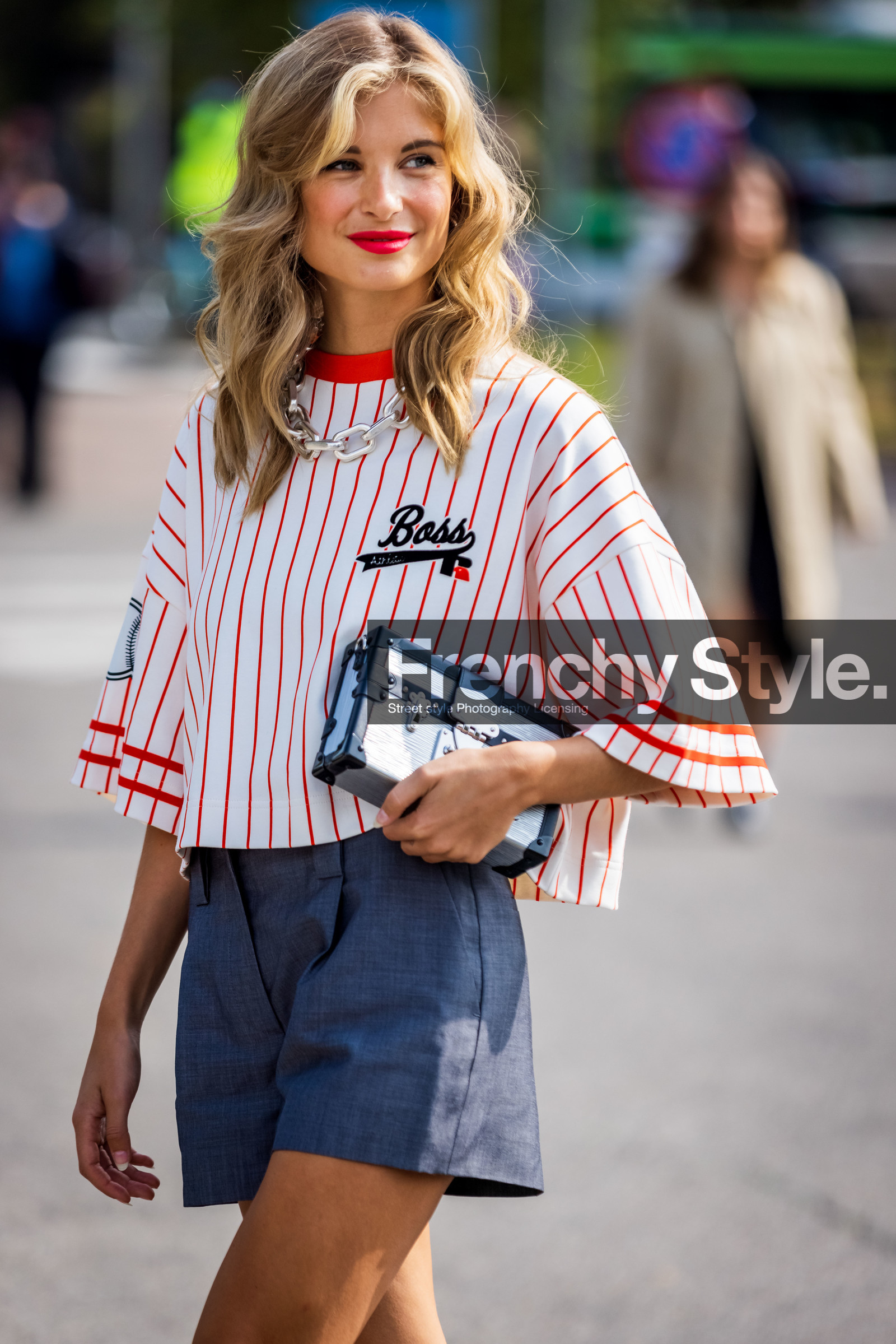 boss look, chain, grey short, necklace, pouch, red lips, short, silver bag, silver necklace, stripes, striped top, t-shirt, wavy hair, Xenia Adonts, louis vuitton bag, fashion week, frenchystyle, FW, jonathan paciullo, street style, MFW, MILAN, SPRING SUMMER 2022, SS 22, vertical, atmosphere details, detail