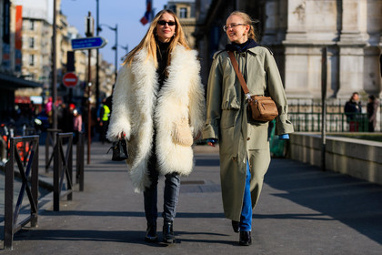 beige bag, beige coat, black denim, black shoes, calvin klein, cowboy boots, denim pants, Fur coat, hermès, hoodie, jeans, leather bag, leather shoes, sunglasses, trousers, white fur, street style, jonathan paciullo, FW, frenchystyle, fashion week, PFW, PARIS, AUTUMN WINTER 2018-2019, FALL WINTER 2018-2019, FW 18-19, horizontal, atmosphere details, full length, pernille teisbaek, alexandra carl