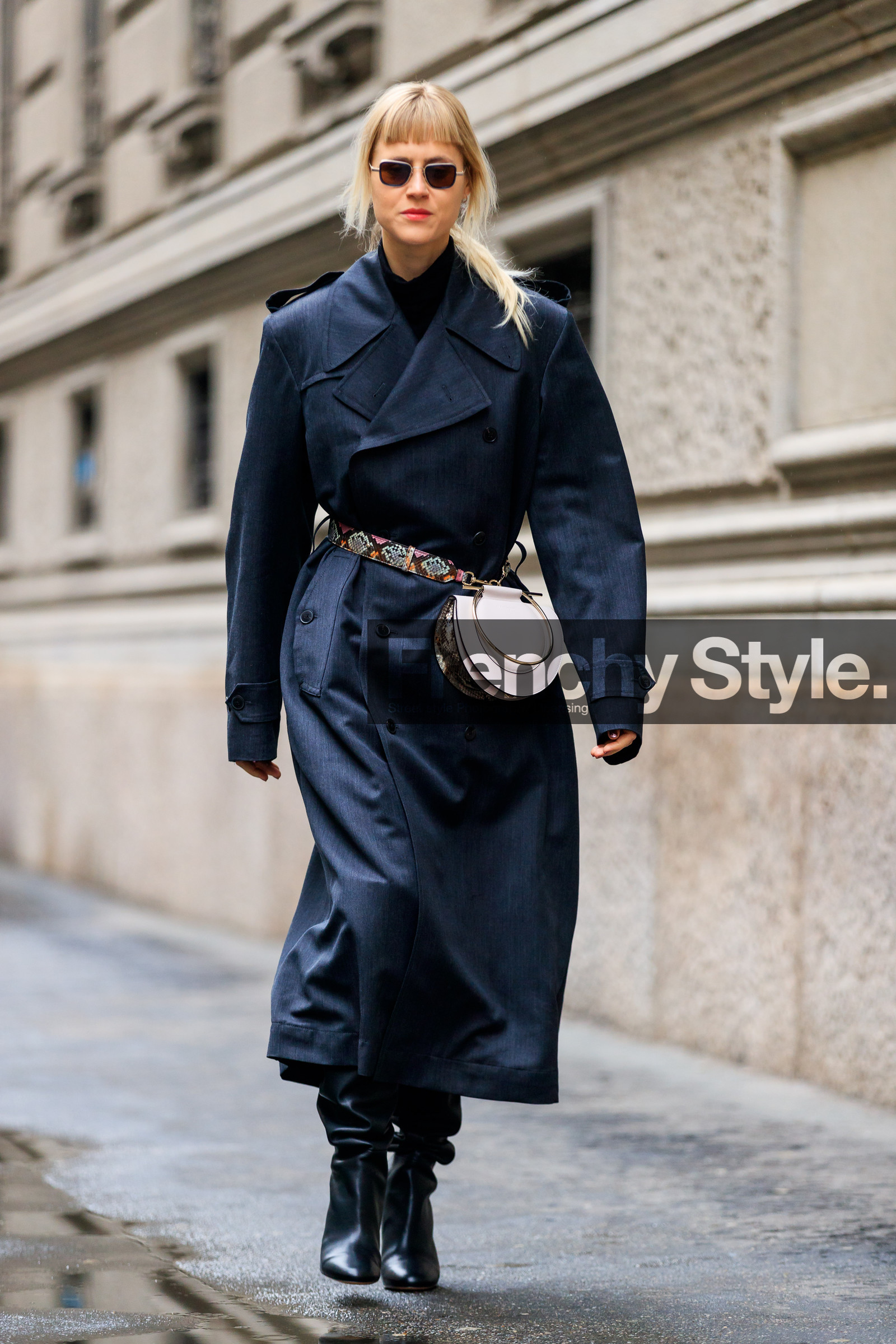 animal print, black coat, black shoes, fanny pack, high heels, leather bag, leather shoes, salvatore ferragamo, snake print, sunglasses, trench coat, white bag, fashion week, frenchystyle, FW, jonathan paciullo, street style, MFW, MILAN, AUTUMN WINTER 2018-2019, FALL WINTER 2018-2019, FW 18-19, vertical, full length, linda tol