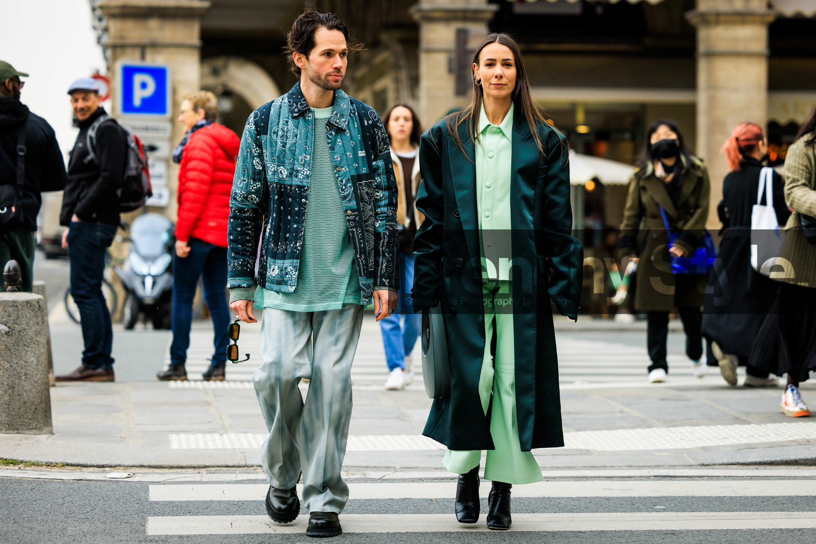 sunglasses, coperni bag, petrol green bag, pine green trench, satin trench, light green suit, flared pants, washed pants, black boots, black shoes, fishnet top, turquoise top, printed jacker, flower print jacket, alice & j.s, alice barbier, JS roques, street style, jonathan paciullo, FW, frenchystyle, fashion week, AUTUMN WINTER 2022-2023, FALL WINTER 2022_2023, FW 22-23, PFW, PARIS, horizontal, atmosphere details, full length