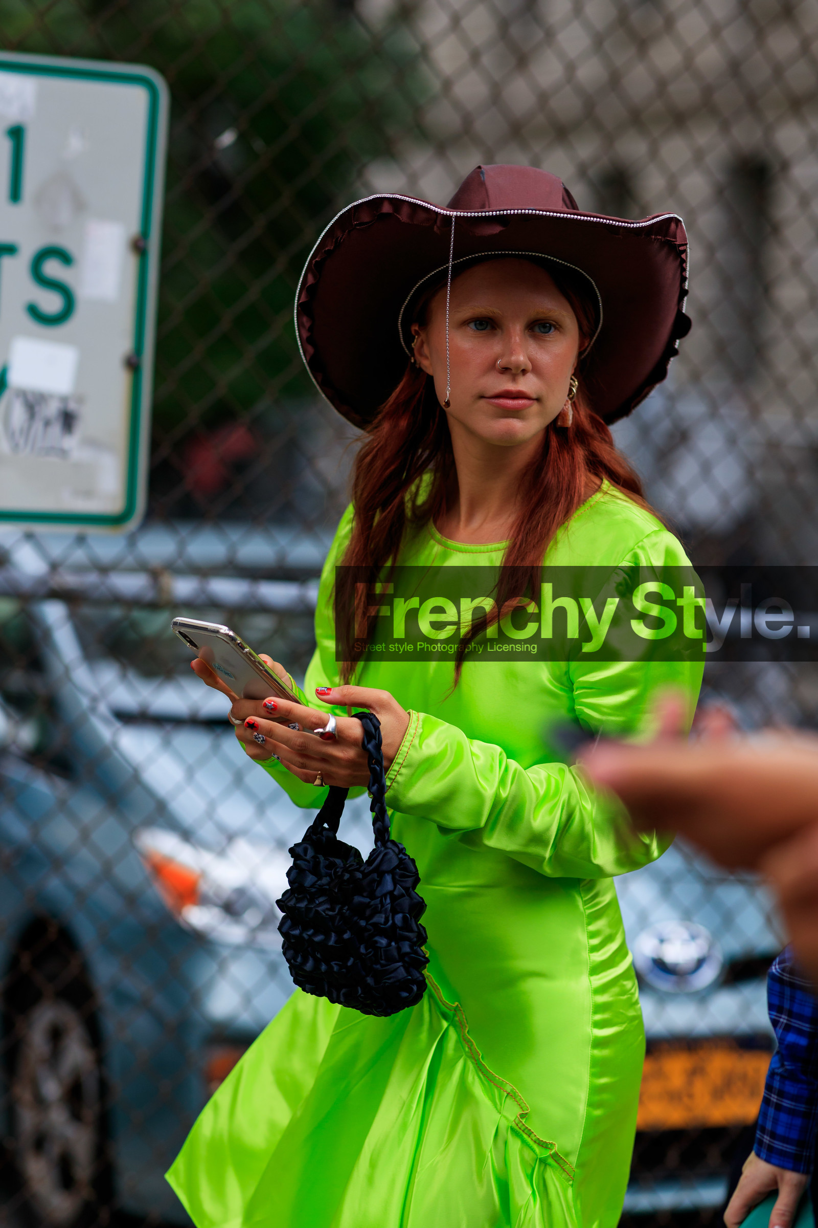 black bag, brown hat, courtney trop, green dress, leather bag, neon, street style, jonathan paciullo, FW, frenchystyle, fashion week, NEW YORK, NYFW, SPRING SUMMER 2020, SS 20, vertical, detail, atmosphere details