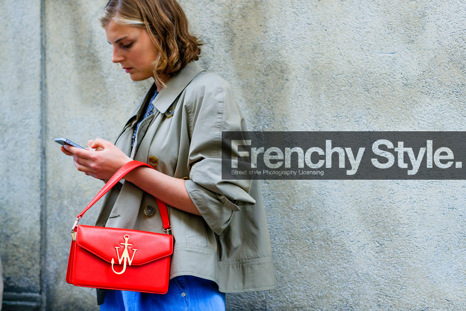 atmosphere details, beige jacket, claire beermann, denim pants, detail, fashion week, frenchystyle, FW, horizontal, jeans, jonathan paciullo, jw anderson, leather bag, PARIS, PFW, red bag, SPRING SUMMER 2017, SS 17, street style, trousers