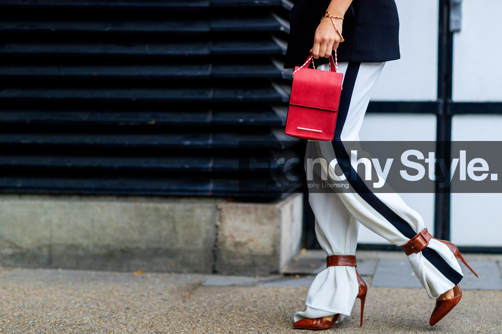 atmosphere details, black top, brown shoes, detail, doina ciobanu, fashion week, frenchystyle, FW, graphic pants, high heels, horizontal, jonathan paciullo, leather bag, leather shoes, LFW, LONDON, printed pants, red bag, SPRING SUMMER 2018, SS 18, street style, striped pants, trousers, white pants