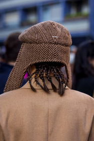 back detail, beret, bread hair, brown cap, cap, chevron print, hair detail, hat, Karina Nigay, fashion week, frenchystyle, FW, jonathan paciullo, street style, MFW, MILAN, SPRING SUMMER 2022, SS 22, vertical, atmosphere details, detail