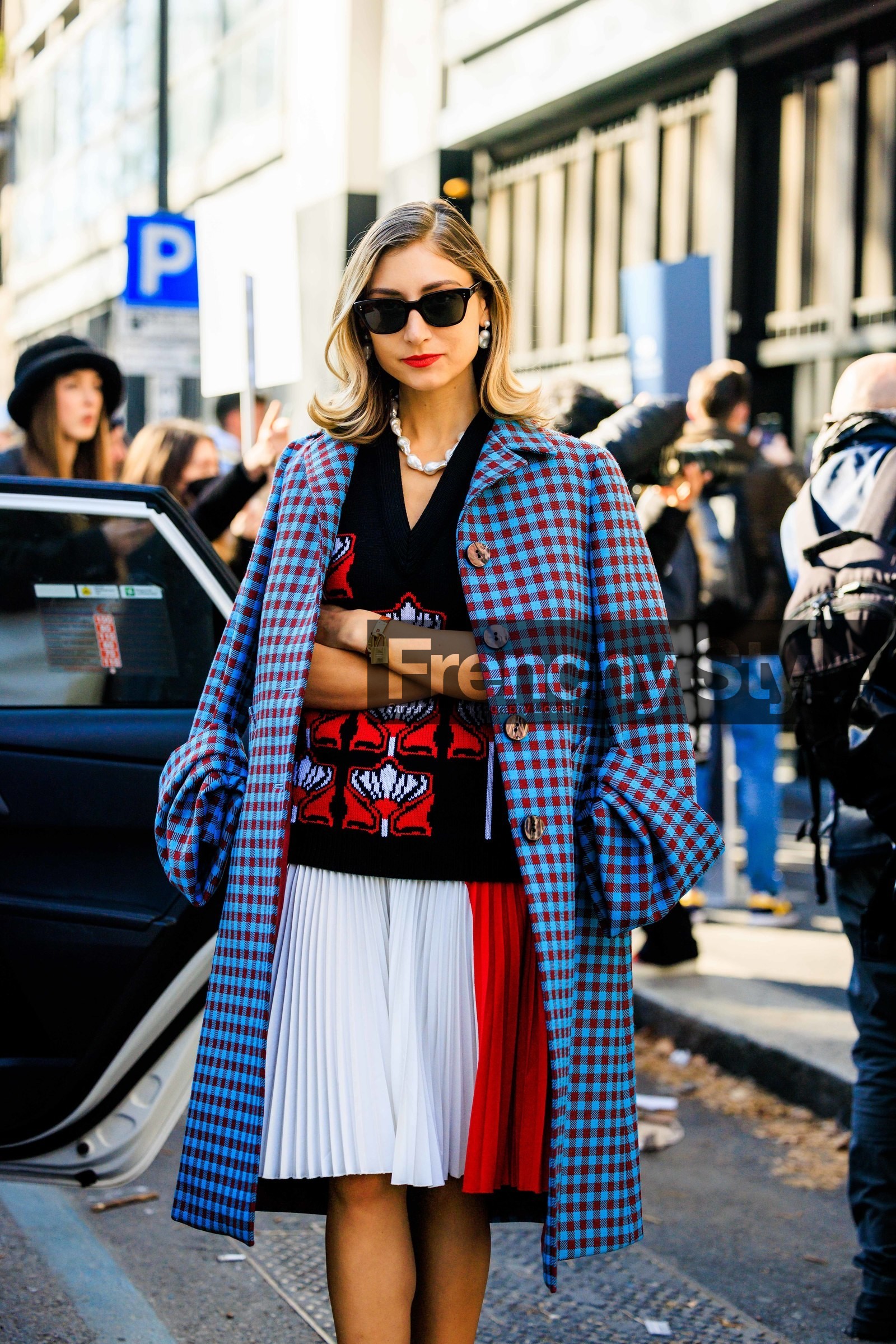 plaid coat, blue coat, red coat, black jumper, printed jumper, knitwear, pleated skirt, white skirt, dual toned skirt, black sunglasses, pearl necklace, pearl earrings, jenny walton, fashion week, frenchystyle, FW, jonathan paciullo, street style, vertical, atmosphere details, detail