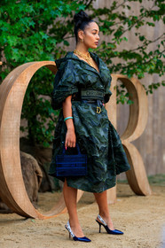 jorja smith, military look, military jacket, jacket dress, kaki jacket, kaki parka, big chain necklace, golden necklace, dior bag, dior belt, dior jacket, dior shoes, belted jacket, monogrammed bag, blue bag, printed bag, embroidered bag, hand bag, sling back shoes, black shoes, sharp end shoes, logo strap shoes, high heels shoes, fashion week, frenchystyle, FW, jonathan paciullo, street style, SPRING SUMMER 2020, SS 20, PFW, PARIS, vertical, full length