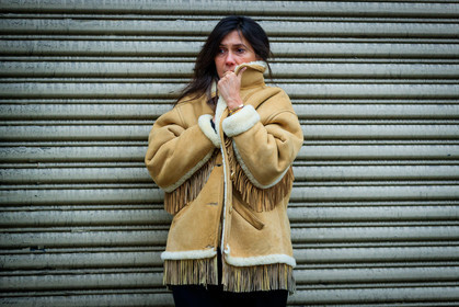 beige jacket, fringes, shearling, street style, jonathan paciullo, FW, frenchystyle, fashion week, NYFW, NEW YORK, AUTUMN WINTER 2018-2019, AW 18-19, FALL WINTER 2018-2019, FW 18-19, atmosphere details, horizontal, detail, Emmanuelle Alt