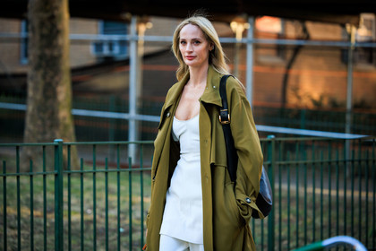 details, kaki trench, minimalism, casual, Lauren Santo Domingo, fashion week, frenchystyle, FW, jonathan paciullo, street style, NYFW, NEW YORK, AUTUMN WINTER 2022-2023, FALL WINTER 2022_2023, FW 22-23, atmosphere details, horizontal