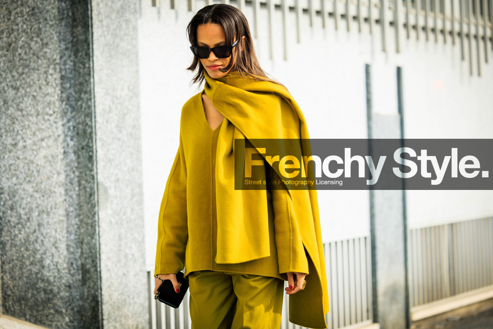 pantone, black sunglasses, full green look, knitwear, white pumps, street style, jonathan paciullo, FW, frenchystyle, fashion week, MFW, MILAN, FALL WINTER 2022_2023, AUTUMN WINTER 2022-2023, FW 22-23, horizontal, atmosphere details