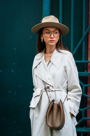 beatrice gutu, beige coat, beige hat, brown bag, earrings, leather bag, LONDON, LFW, fashion week, frenchystyle, FW, jonathan paciullo, street style, AUTUMN WINTER 2019-2020, AW 19-20, FW 19-20, FALL WINTER 2019-2020, vertical, atmosphere details, detail