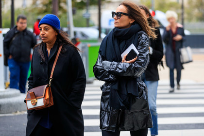 blue hat, black polish parka, celine sunglasses, black scarf, black sunglasses, brown leather bag, crossbody bag, camel leather bag, golden buckle bag, louis vuitton bag, fashion week, frenchystyle, FW, jonathan paciullo, street style, SPRING SUMMER 2020, SS 20, PFW, PARIS, horizontal, atmosphere details, detail