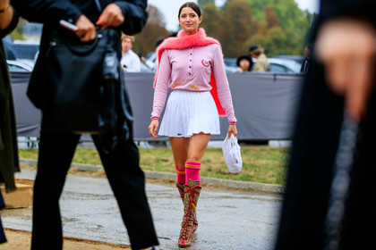 vanille verloes, dior bag, dior top, dior shoes, dior socks, sportswear, pink polo shirt, long sleeves t-shirt, white skirt, pleated skirt, lacoste skirt, mini skirt, pink scarf, woolen scarf, white bag, hand bag, high boots, high heels boots, high socks, pink socks, monogrammed boots, sharp end boots, red boots, laced boots, fashion week, frenchystyle, FW, jonathan paciullo, street style, SPRING SUMMER 2020, SS 20, PFW, PARIS, horizontal, atmosphere details, detail