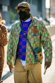 gucci, multiprint look, multicolor look, gucci jumper, blue jumper, knitwear, gucci jacket, bomber jacket, stripes shirt, beige pants, pilot sunglasses, gucci cap, gucci bag, multicolor fannypack, street style, jonathan paciullo, FW, frenchystyle, fashion week, MFW, MILAN, FALL WINTER 2022_2023, AUTUMN WINTER 2022-2023, FW 22-23, vertical, atmosphere details