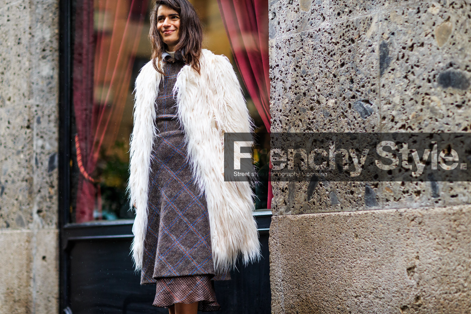 atmosphere details, AUTUMN WINTER 2016-2017, AW 16-17, brown dress, checked dress, chiara totire, detail, FALL WINTER 2016-2017, fashion week, frenchystyle, fur coat, fur jacket, FW, FW 16-17, graphic dress, horizontal, jonathan paciullo, LFW, LONDON, MENSWEAR, plaid, street style, white coat, white fur, white jacket