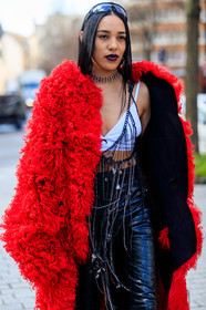 aleali may, red coat, fur coat, futurist shape sunglasses, mirror sunglasses, monogrammed sunglasses, black lipstick, white bra, marine serre top, marine serre sunglasses, marine serre bra, cropped top, marine serre pants, monogrammed pants, black leather pants, silvered choker, silvered top, chain detail top, fashion week, frenchystyle, FW, jonathan paciullo, street style, PFW, PARIS, AUTUMN WINTER 2020-2021, FALL WINTER 2020-2021, FW 20-21, vertical, atmosphere details, detail