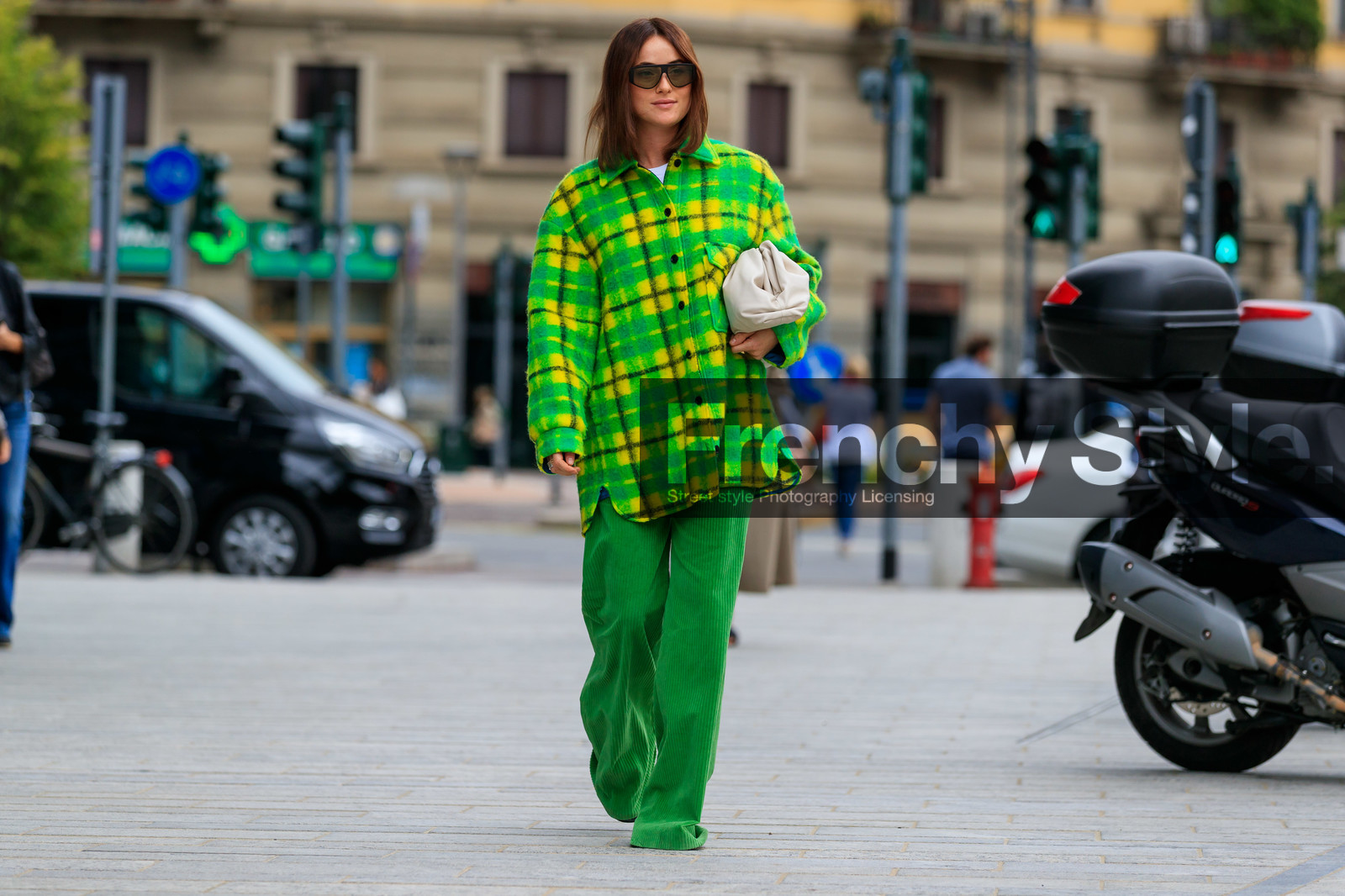 lena lademann, green total look, green pants, green jacket, checked jacket, checked shirt, yellow shirt, corduroy pants, futurist shape sunglasses, bottega veneta bag, white leather clutch, fashion week, frenchystyle, FW, jonathan paciullo, street style, horizontal, atmosphere details, full length, MFW, MILAN, SPRING SUMMER 2020, SS 20