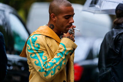 close up detail, silvered ring, big ring, multi rings, light yellow jacket, printed jacket, light green jacket, fashion week, frenchystyle, FW, jonathan paciullo, street style, SPRING SUMMER 2020, SS 20, PFW, PARIS, horizontal, atmosphere details, detail