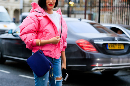 blue bag, blue denim, denim pants, down jacket, jeans, leather bag, pink jacket, ripped pants, trousers, white t shirt, street style, jonathan paciullo, FW, frenchystyle, fashion week, LFW, LONDON, AUTUMN WINTER 2018-2019, AW 18-19, FALL WINTER 2018-2019, FW 18-19, horizontal, atmosphere details, detail, Tiffany Hsu