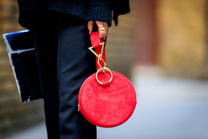 black pants, graphic bag, leather bag, red bag, rings, suede bag, trousers, street style, jonathan paciullo, FW, frenchystyle, fashion week, LFW, LONDON, AUTUMN WINTER 2018-2019, AW 18-19, FALL WINTER 2018-2019, FW 18-19, horizontal, atmosphere details, detail
