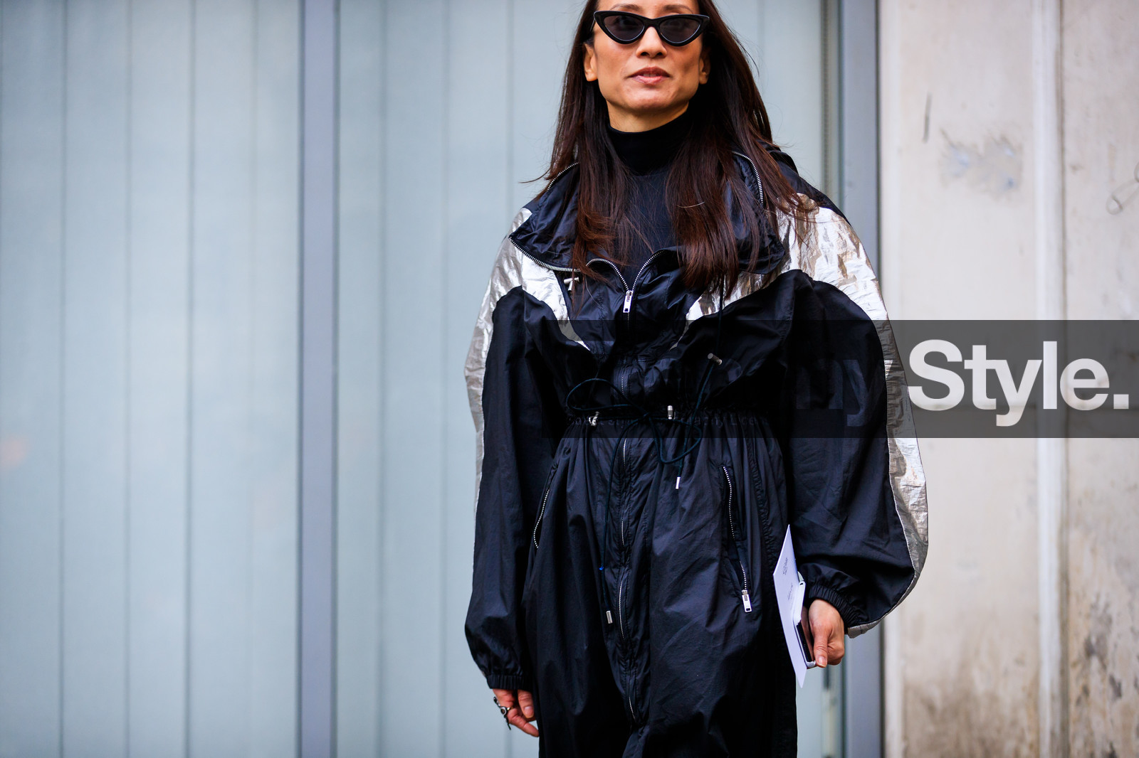 black and white, black coat, black turtleneck, graphic jacket, printed jacket, rain coat, sunglasses, street style, jonathan paciullo, FW, frenchystyle, fashion week, PFW, PARIS, AUTUMN WINTER 2018-2019, FALL WINTER 2018-2019, FW 18-19, horizontal, atmosphere details, elizabeth von der goltz