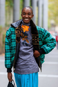 model, strassed make up, studs make up, make up, make up details, green coat, green bombers, fur collar coat, fur coat, checked coat, dark grey blouse, high collar blouse, floral printed blouse, light blue skirt, pleated skirt, fashion week, frenchystyle, FW, jonathan paciullo, street style, SPRING SUMMER 2020, SS 20, PFW, PARIS, vertical, atmosphere details, detail