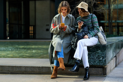 beige hat, black boots, black jacket, black shoes, blue denim, brown boot, camel jacket, checked, denim pants, down jacket, gingham, graphic bag, graphic jacket, graphic sweater, grey sweater, high heels, jeans, leather jacket, leather shoes, plaid, printed bag, printed jacket, printed sweater, striped sweater, tote bag, trousers, white denim, white shirt, street style, jonathan paciullo, FW, frenchystyle, fashion week, NYFW, NEW YORK, AUTUMN WINTER 2018-2019, AW 18-19, FALL WINTER 2018-2019, FW 18-19, atmosphere details, horizontal, full length, model