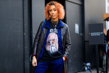 black coat, black t shirt, blue jacket, blue pants, dyed hair, earrings, fishnet, leather coat, necklace, printed t shirt, sweatpants, trousers, fashion week, frenchystyle, FW, jonathan paciullo, street style, LFW, LONDON, AUTUMN WINTER 2018-2019, AW 18-19, FALL WINTER 2018-2019, FW 18-19, horizontal, atmosphere details, detail