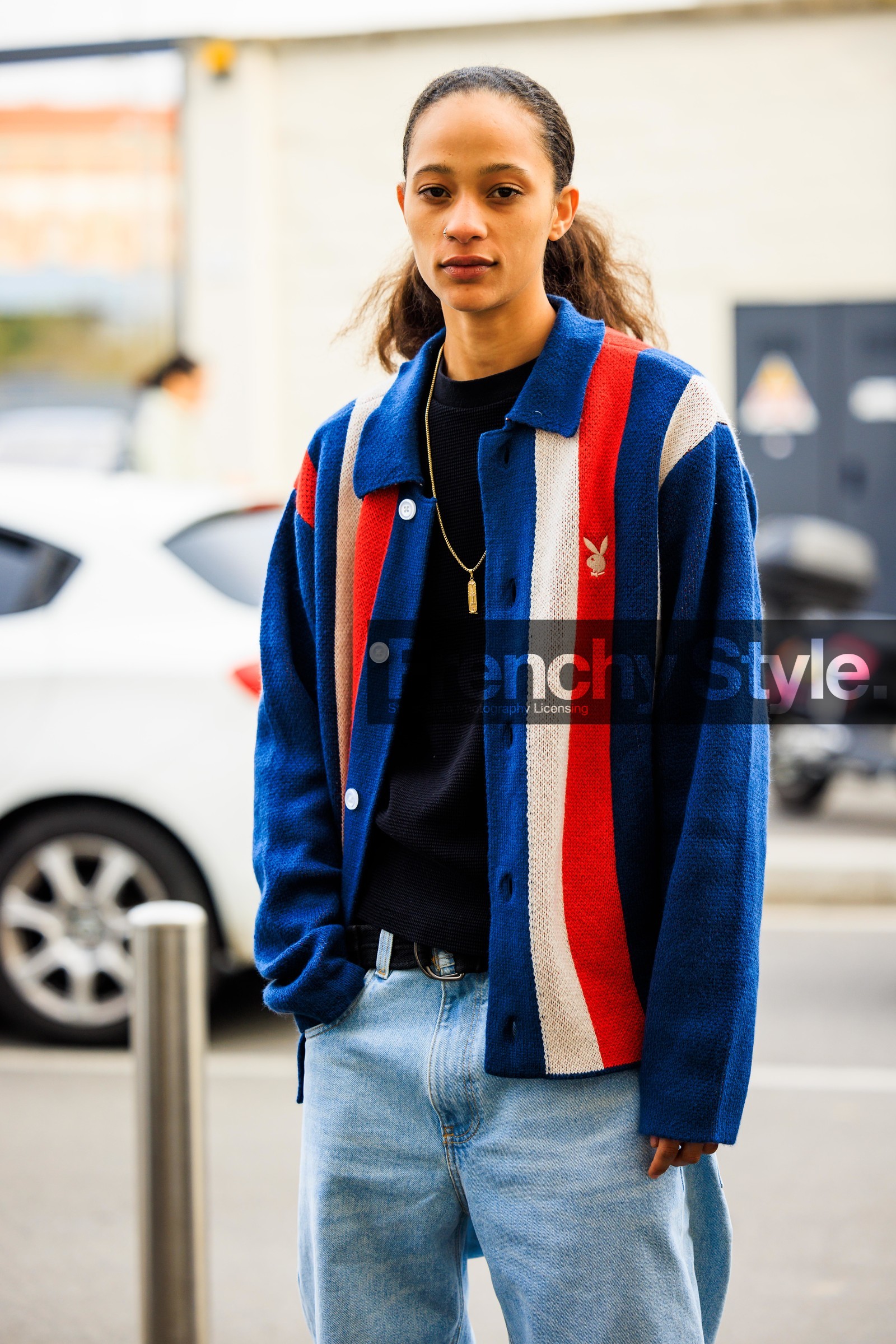 street style, jeans, classic jeans, black tshirt, striped jacket, knitted cardigan, buttoned cardigan, playboy logo, golden necklace, jonathan paciullo, FW, frenchystyle, fashion week, MFW, MILAN, FALL WINTER 2022_2023, AUTUMN WINTER 2022-2023, FW 22-23, vertical, atmosphere details, model
