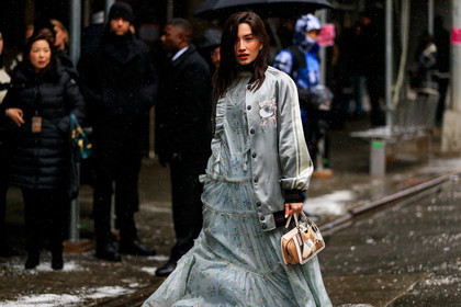 beige bag, bomber jacket, floral, flowers, graphic bag, graphic dress, grey dress, grey jacket, leather bag, printed bag, printed dress, ruffles, silver jacket, street style, jonathan paciullo, frenchystyle, NYFW, NEW YORK, AUTUMN WINTER 2019-2020, AW 19-20, FALL WINTER 2019-2020, FW 19-20, FW, fashion week, atmosphere details, horizontal, detail