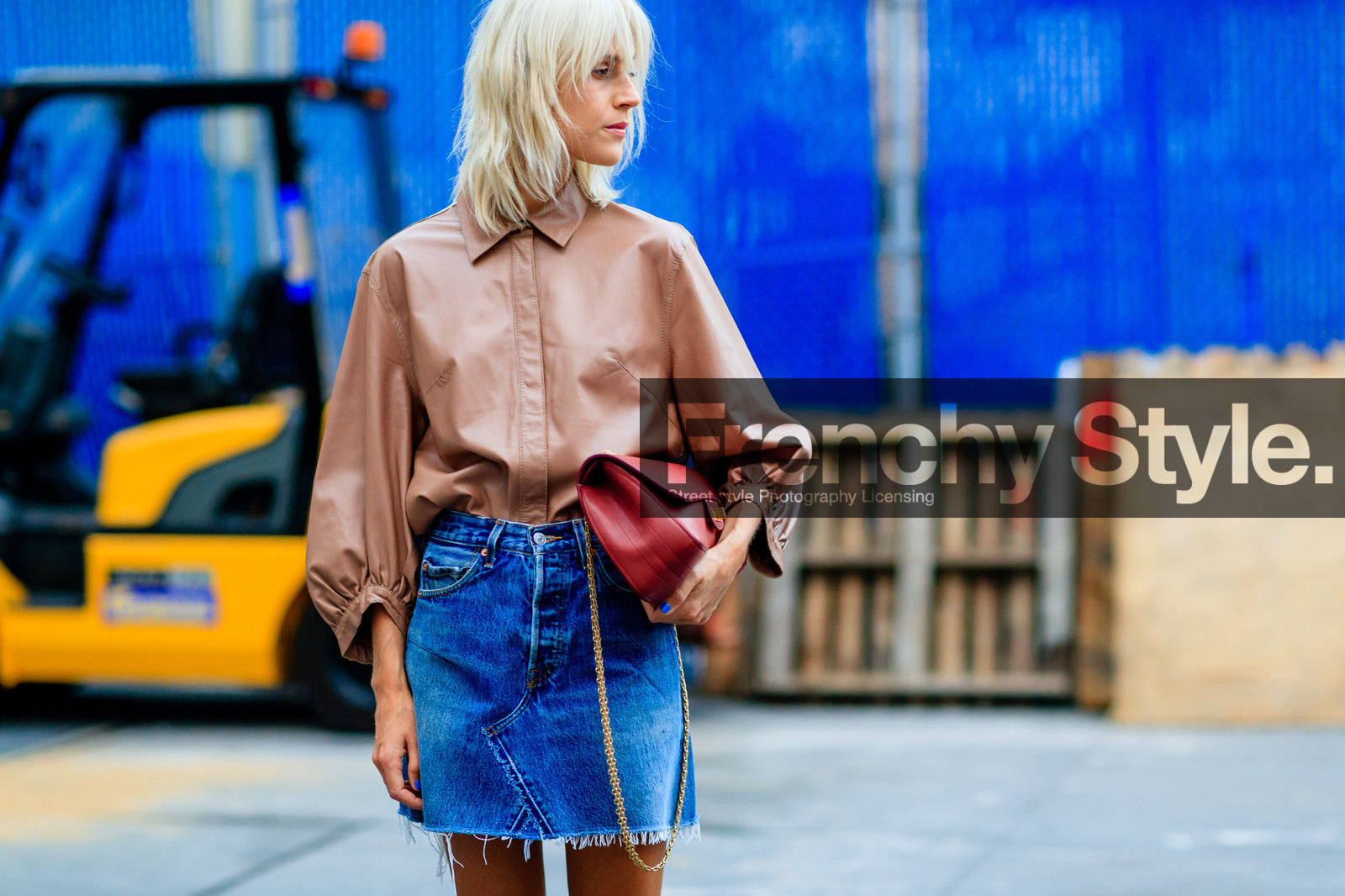 atmosphere details, beige shirt, blue denim, denim skirt, detail, fashion week, frenchystyle, FW, horizontal, jonathan paciullo, leather bag, leather shirt, linda tol, NEW YORK, NYFW, pink shirt, red bag, SPRING SUMMER 2017, SS 17, street style, woman