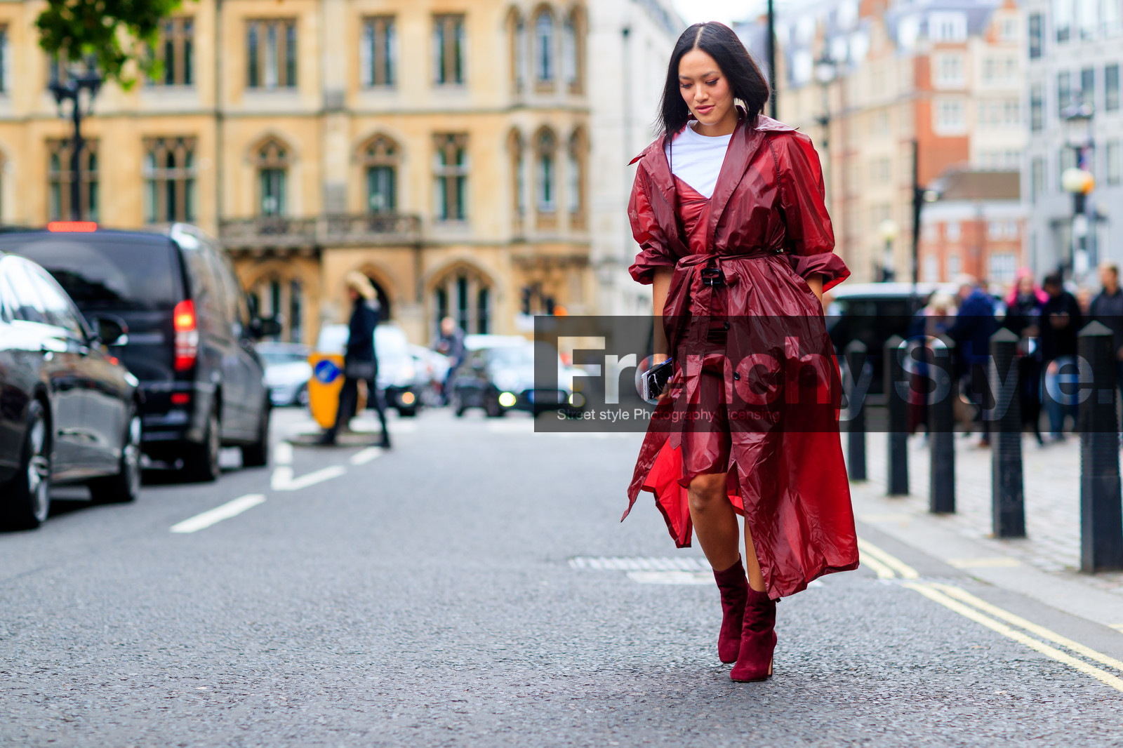 atmosphere details, bordeaux, burgundy, fashion week, frenchystyle, full length, FW, high heels, horizontal, jonathan paciullo, leather shoes, LFW, LONDON, raincoat, red boots, red coat, red dress, SPRING SUMMER 2018, SS 18, street style, Tiffany Hsu, white t shirt