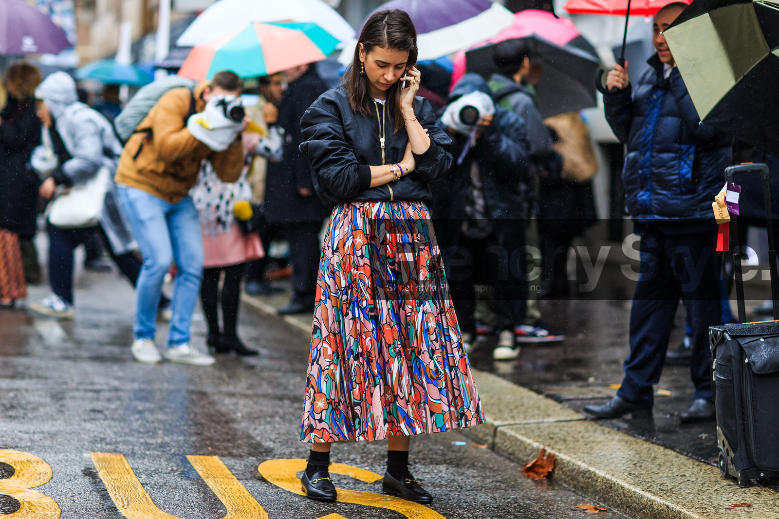 atmosphere details, AUTUMN WINTER 2016-2017, AW 16-17, black jacket, black loafers, black socks, bomber jacket, detail, FALL WINTER 2016-2017, fashion week, frenchystyle, FW, FW 16-17, graphic skirt, gucci, horizontal, jonathan paciullo, leather shoes, LFW, LONDON, MENSWEAR, multicolor skirt, natasha goldenberg, pleated skirt, printed skirt, red skirt, street style, zip