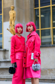 Ami and Aya Suzuki, pink skirt, long skirt, pink total look, pink pullover, pink shirt, pink hair, strassed earrings, strassed necklace, dangling earrings, mid long skirt, fur bag, light grey bag, black bag, silvered chain strap bag, hand bag, fashion week, frenchystyle, FW, jonathan paciullo, street style, SPRING SUMMER 2020, SS 20, PFW, PARIS, vertical, atmosphere details, detail