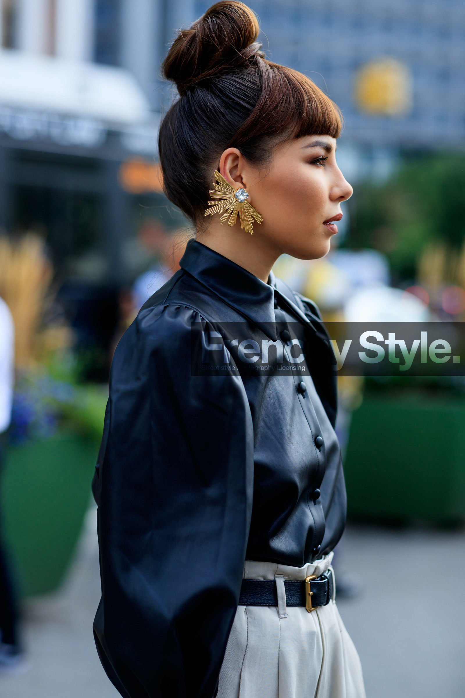black belt, black shirt, bun, earrings, street style, jonathan paciullo, FW, frenchystyle, fashion week, NEW YORK, NYFW, SPRING SUMMER 2020, SS 20, vertical, detail, atmosphere details