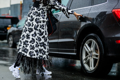 black and white, black bag, embroideries, floral, flowers, fringes, graphic jacket, leather bag, leather shoes, printed jacket, vêtements, white coat, white sneakers, street style, jonathan paciullo, FW, frenchystyle, fashion week, NYFW, NEW YORK, AUTUMN WINTER 2018-2019, AW 18-19, FALL WINTER 2018-2019, FW 18-19, atmosphere details, horizontal, detail, susie lau