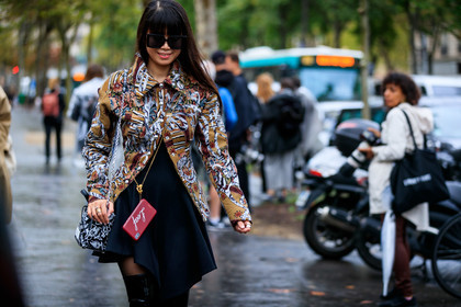 leaf greener, patchwork shirt, kaki shirt, embroidered shirt, floral embroidered shirt, black dress, black sunglasses, square shape glasses, iphone, fashion week, frenchystyle, FW, jonathan paciullo, street style, SPRING SUMMER 2020, SS 20, PFW, PARIS, horizontal, atmosphere details, detail