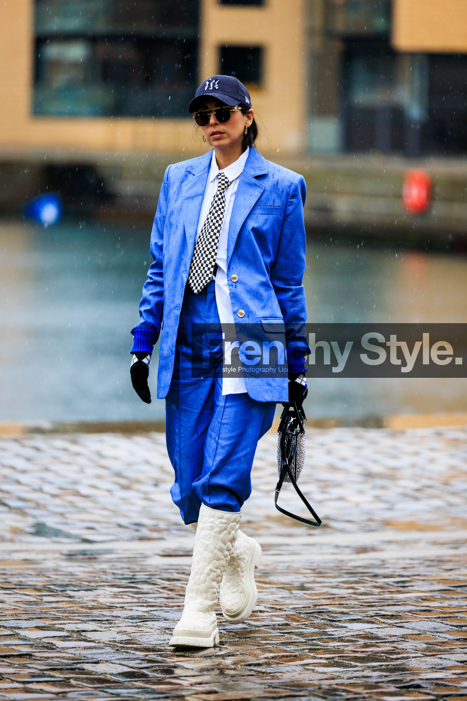 sporty look, dany look, blue cap, logo cap, checkered tie, black and white cap, white shirt, blue blazer, blue pants, valentino boots, rubber boots, floral boots, studded bag, prada bag, black gloves, black sunglasses, fashion week, frenchystyle, FW, jonathan paciullo, street style, CPH, COPENHAGEN, AUTUMN WINTER 2022-2023, FALL WINTER 2022-2023, FW 22-23, vertical, full length