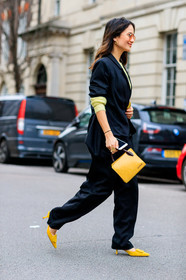 black jacket, black pants, blazer, high heels, leather bag, leather shoes, trousers, yellow bag, yellow shoes, street style, jonathan paciullo, FW, frenchystyle, fashion week, LFW, LONDON, AUTUMN WINTER 2018-2019, AW 18-19, FALL WINTER 2018-2019, FW 18-19, vertical, full length, anna rosa vitiello