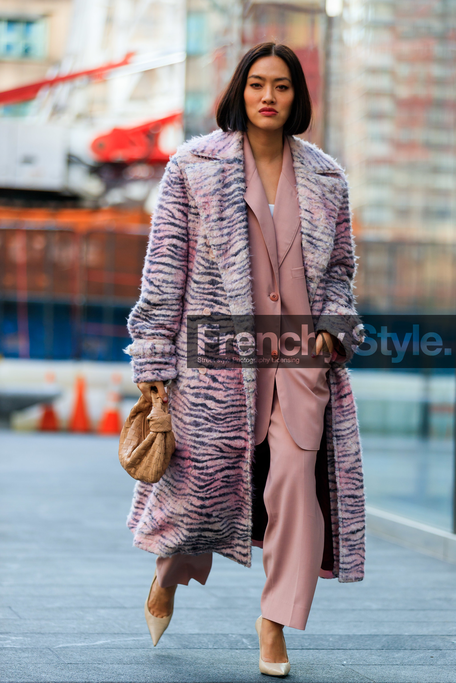 Tiffany Hsu, light pink coat, light pink jacket, light pink pants, light pink suits, fur coat, striped coat, animal print coat, animal printed coat, bottega veneta bag, beige leather bag, plaited bag, plaited leather bag, hand bag, light beige leather shoes, fashion week, frenchystyle, FW, jonathan paciullo, street style, NYFW, NEW YORK, AUTUMN WINTER 2020-2021, FALL WINTER 2020-2021, FW 20-21, vertical, full length