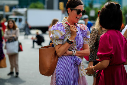 bracelet, camel bag, earrings, geometric, graphic dress, iphone, printed dress, purple dress, short hair, stripes, sunglasses, watch, street style, jonathan paciullo, FW, frenchystyle, fashion week, NEW YORK, NYFW, SPRING SUMMER 2020, SS 20, horizontal, atmosphere details, detail