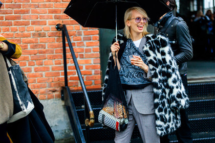 black and white, black bag, blazer, fur jacket, graphic jacket, graphic suit, grey jacket, grey pants, grey suit, leather bag, over the shoulder, printed jacket, printed scarf, printed suit, trousers, street style, jonathan paciullo, FW, frenchystyle, fashion week, NYFW, NEW YORK, AUTUMN WINTER 2018-2019, AW 18-19, FALL WINTER 2018-2019, FW 18-19, atmosphere details, horizontal, detail, model, lili sumner