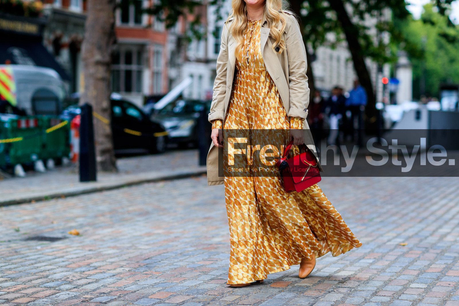 atmosphere details, beige coat, detail, fashion week, frenchystyle, FW, graphic dress, horizontal, jonathan paciullo, leather bag, LFW, LONDON, long dress, printed dress, red bag, SPRING SUMMER 2018, SS 18, street style, trench coat, yellow dress