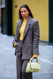 alice & j.s, animal print, beige bag, blazer, brown jacket, brown pan, brown pants, brown suit, fendi, leather bag, trousers, yellow sweater, street style, jonathan paciullo, frenchystyle, NYFW, NEW YORK, AUTUMN WINTER 2019-2020, AW 19-20, FALL WINTER 2019-2020, FW 19-20, fashion week, FW, vertical, atmosphere details, detail