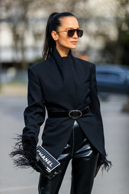 anna rosa vitiello, black jacket, black polish belt, black polish pants, black vinyl pants, belted jacket, black bag, box bag, feathers gloves, black leather gloves, metalic frame sunglasses, geometric shape glasses, aviator sunglasses, bottega veneta sunglasses, chanel bag, chanel belt, fashion week, frenchystyle, FW, jonathan paciullo, street style, PFW, PARIS, vertical, atmosphere details, detail