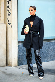 alice barbier, black leather pants, black leather boots, black leather belt, animal skin pants, flare pants, belted jacket, turtleneck pullover, black pullover, low necked jacket, low necked pullover, openwork pullover, white leather clutch, white leather boots, oversize jacket, fashion week, frenchystyle, FW, jonathan paciullo, street style, PFW, PARIS, SPRING SUMMER 2021, SS 21, vertical, full length