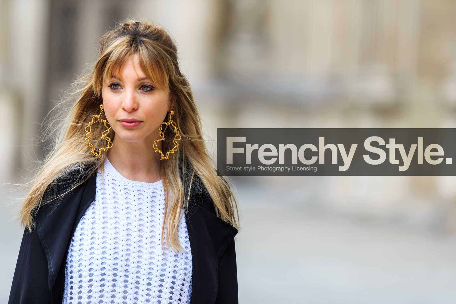 atmosphere details, AUTUMN WINTER 2016-2017, AW 16-17, black coat, detail, earrings, FALL WINTER 2016-2017, fashion week, fishnet, frenchystyle, FW, FW 16-17, golden jewelry, horizontal, jonathan paciullo, PARIS, PFW, street style, trench coat