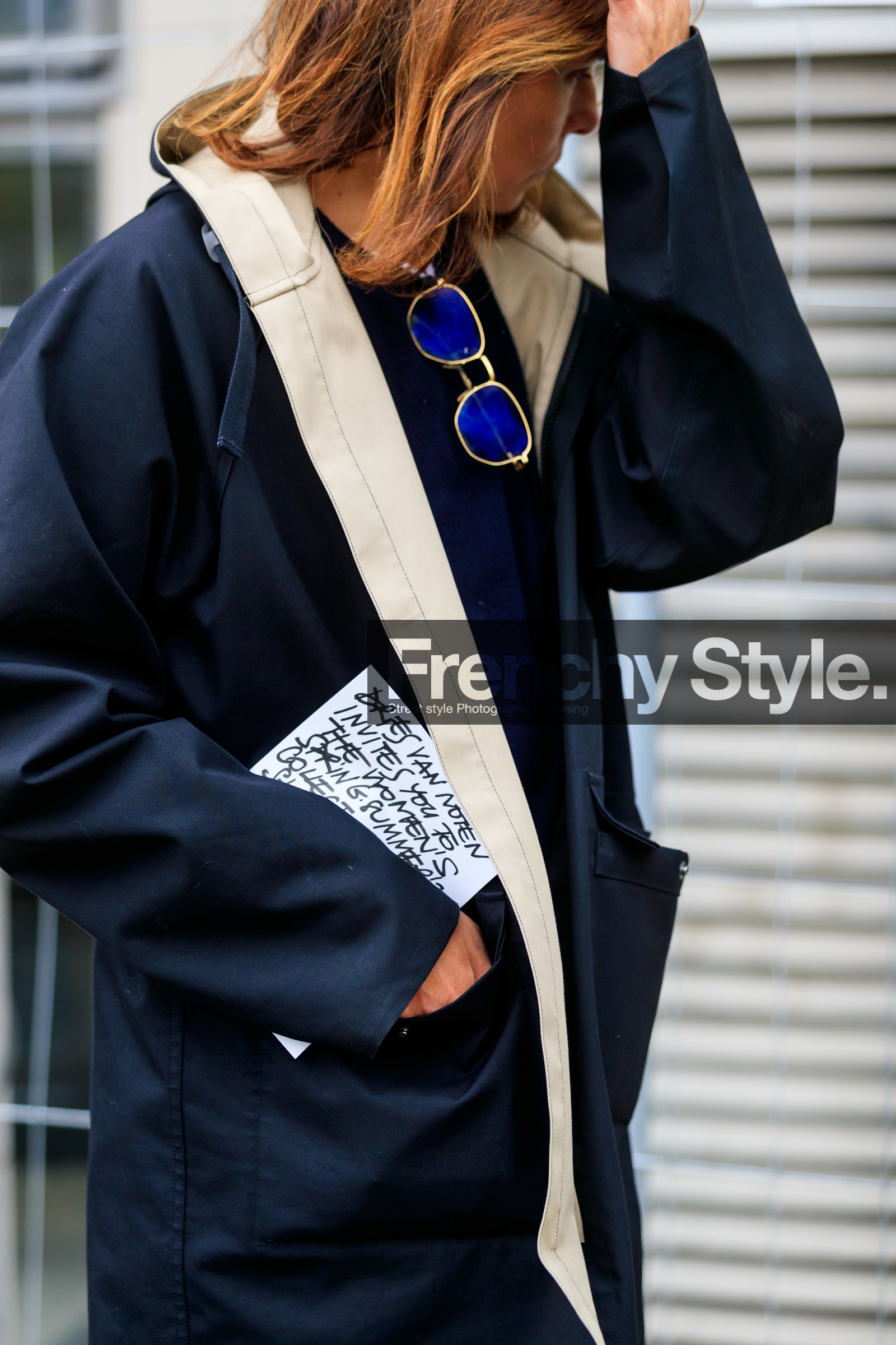 black parka, beige parka, bicolor parka, metalic frame sunglasses, golden frame sunglasses, fashion week, frenchystyle, FW, jonathan paciullo, street style, SPRING SUMMER 2020, SS 20, PFW, PARIS, vertical, atmosphere details, detail