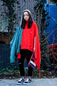 AUTUMN WINTER 2017-2018, AW 17-18, balenciaga, black denim, black sneakers, blue bag, bomber jacket, denim pants, FALL WINTER 2017-2018, fashion week, fishnet, frenchystyle, full length, FW, FW 17-18, geometric, graphic bag, green jacket, hood, jeans, jonathan paciullo, leather bag, LFW, LONDON, oversize, printed bag, red bag, red sweater, street style, striped bag, trousers, vans, vertical, vêtements